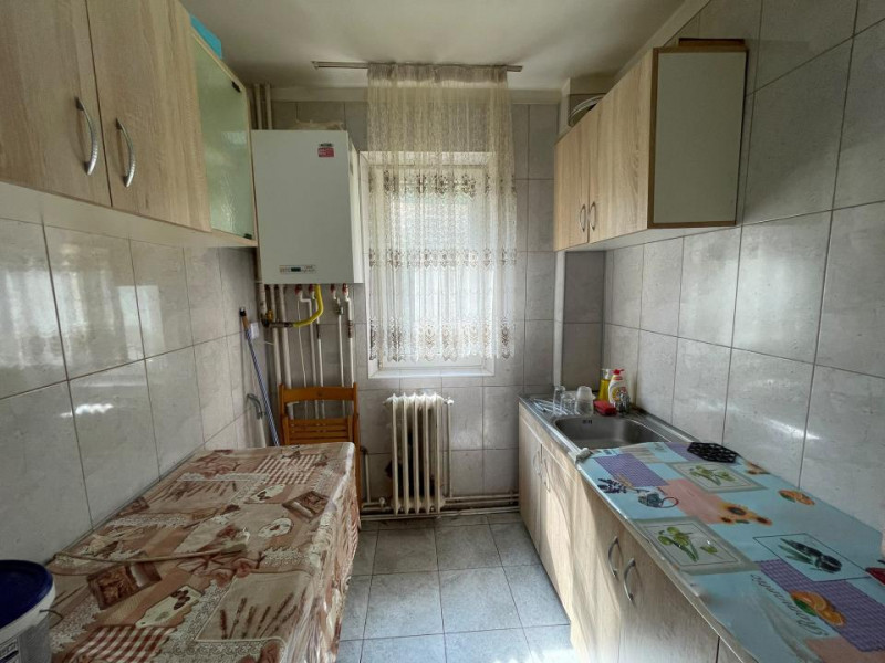 Apartament de vanzare 3 camere, zona Pacurari - Munca Invalizilor, Iasi
