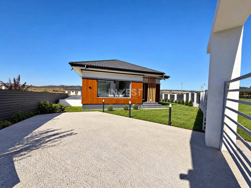 CASA INDIVIDUALA, 4 CAMERE, 2 BAI SI POD, MALL MOLDOVA
