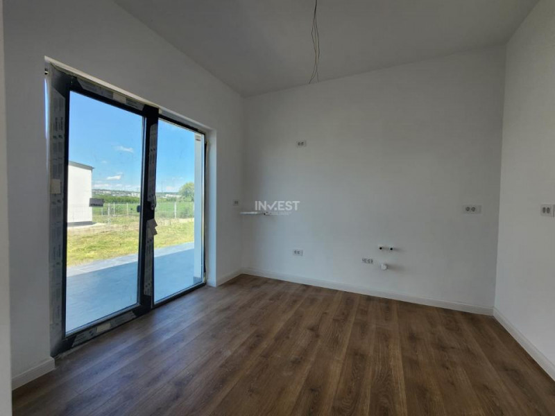 CASA INDIVIDUALA, 4 CAMERE, 2 BAI SI POD, MALL MOLDOVA