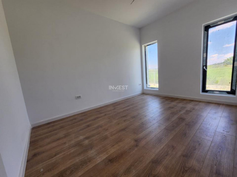CASA INDIVIDUALA, 4 CAMERE, 2 BAI SI POD, MALL MOLDOVA