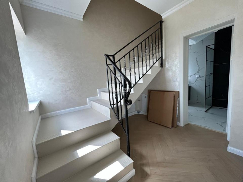 DUPLEX 4 CAMERE, 2 BAI , 250 MP TEREN - NICOLINA, TUDOR NECULAI