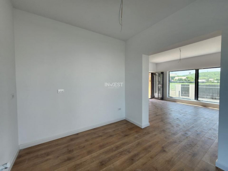 CASA INDIVIDUALA, 4 CAMERE, 2 BAI, 800 MP TEREN , MALL MOLDOVA