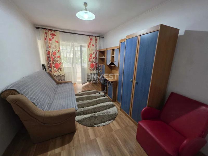Apartament 2 camere decomandat, Nicolina, 350 euro.