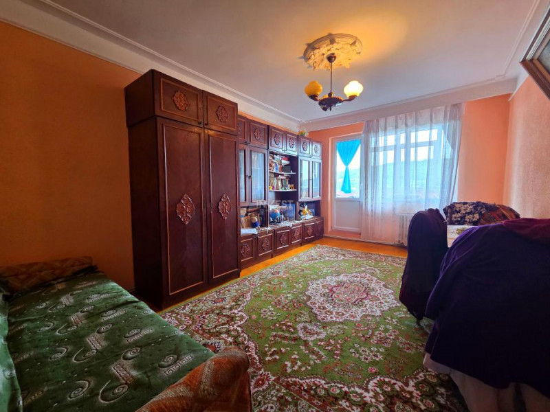 Apartament 3 camere, Decomandat, Etaj intermediar