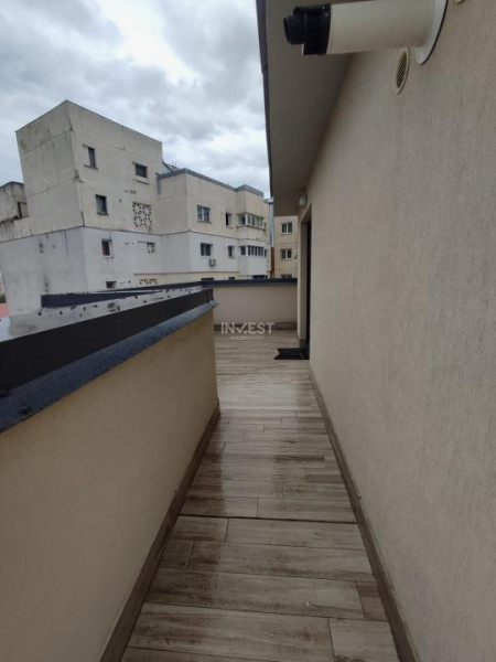 Penthouse cu 2 camere si 2 terase , 550 euro - Nicolina