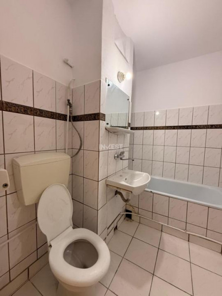 Apartament cu 1 cameră decomandat 40MP - etaj 2/8 cu lift - bloc 1986