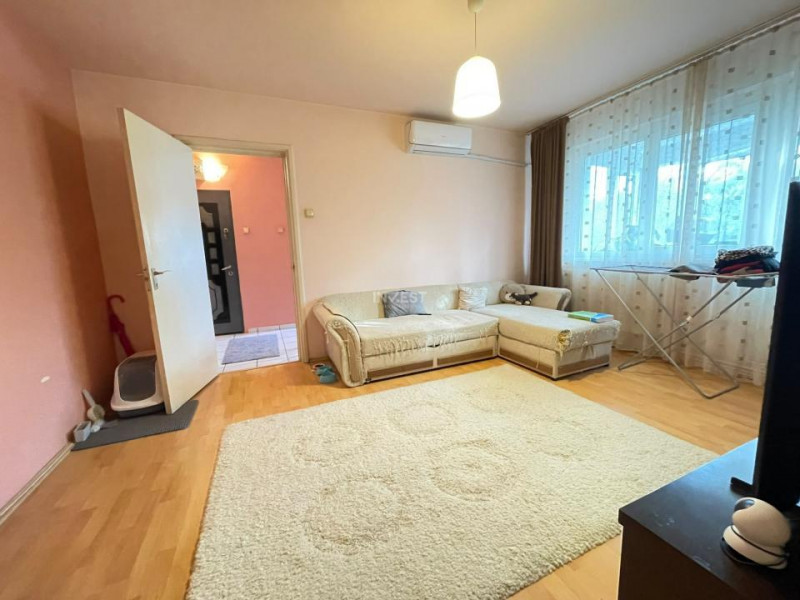 Apartament 2 camere-Podu ros-Splai Bahlui-etaj intermediar