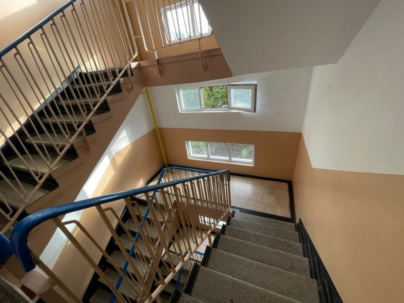 Apartament 2 camere-Podu ros-Splai Bahlui-etaj intermediar