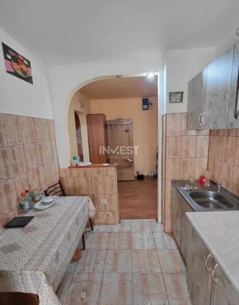 Apartament de 2 camere, decomandat, etaj intermediar