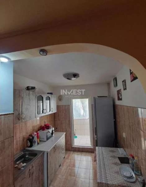 Apartament de 2 camere, decomandat, etaj intermediar