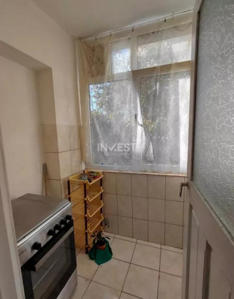 Apartament de 2 camere, decomandat, etaj intermediar