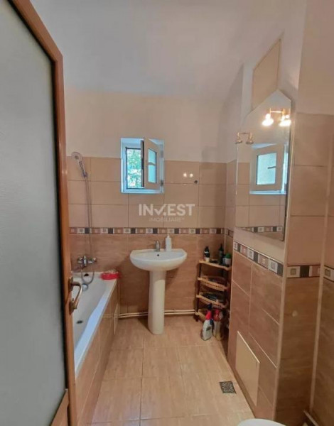 Apartament de 2 camere, decomandat, etaj intermediar