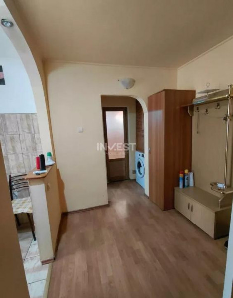 Apartament de 2 camere, decomandat, etaj intermediar