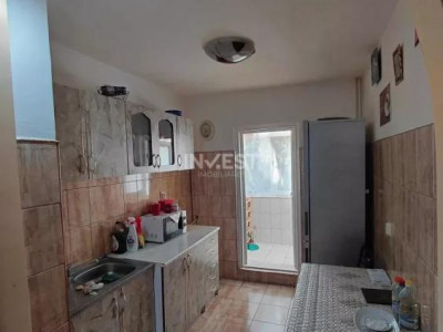 Apartament de 2 camere, decomandat, etaj intermediar