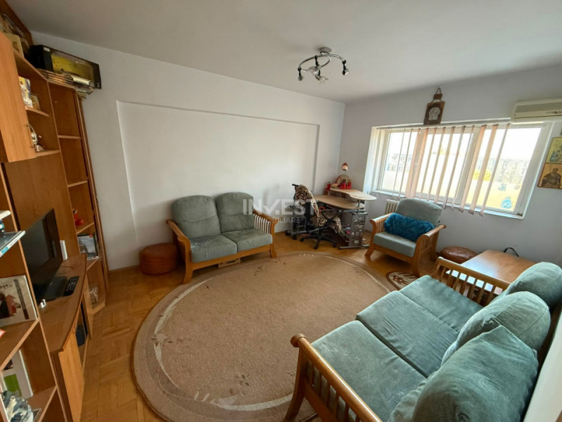 Apartament 3 camere decomandat-72mp-etaj intermediar-Bld Socola