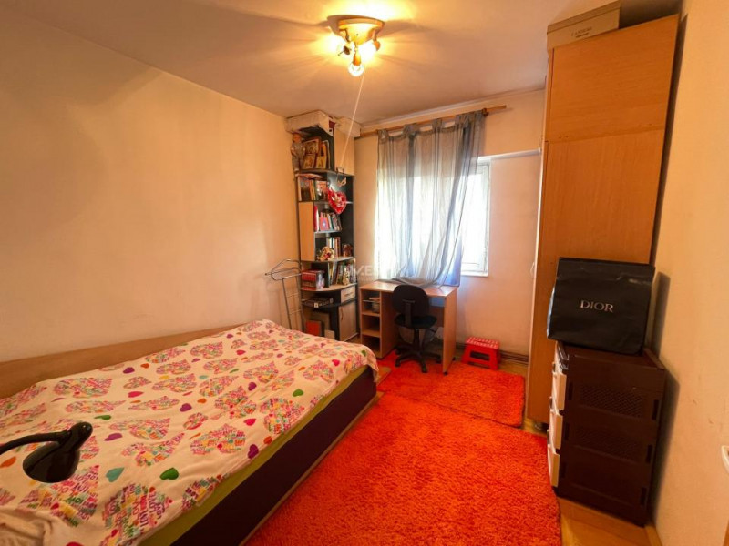 Apartament 3 camere decomandat-72mp-etaj intermediar-Bld Socola