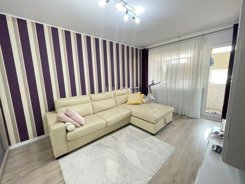 Aparetament renovat 3 camere decomandat-Podu Ros-Odeon-bloc fara risc