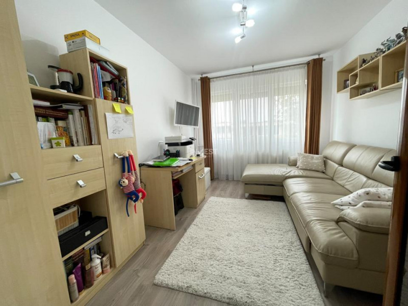 Aparetament renovat 3 camere decomandat-Podu Ros-Odeon-bloc fara risc