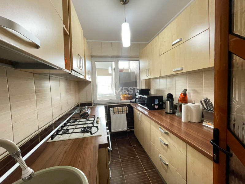 Aparetament renovat 3 camere decomandat-Podu Ros-Odeon-bloc fara risc