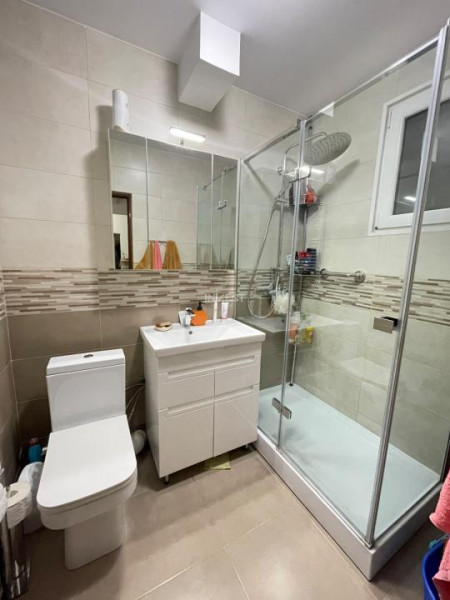 Aparetament renovat 3 camere decomandat-Podu Ros-Odeon-bloc fara risc