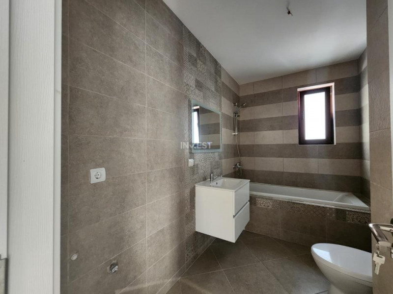 APARTAMENT CU 2 CAMERE, etaj 1 , DECOMANDAT, CAPAT CUG-LUNCA CETATUII