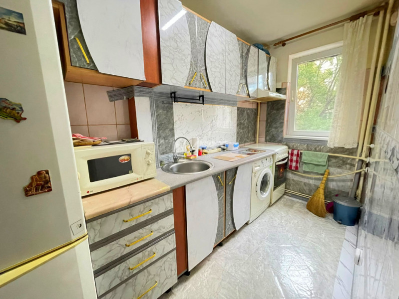Apartament 3 camere-Podu Ros-Liceul Racovita-bloc fara risc