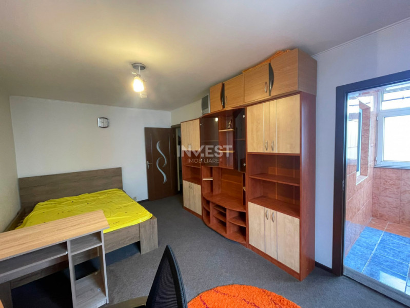 Apartament 2 camere decomandat-Podul de Fier-etaj intermediar