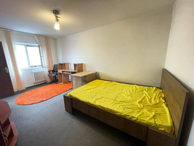 Apartament 2 camere decomandat-Podul de Fier-etaj intermediar
