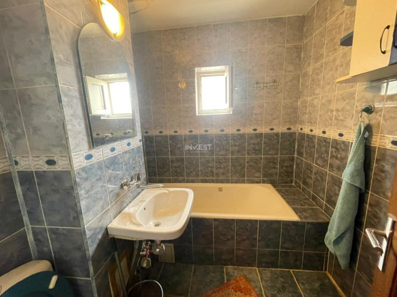 Apartament 2 camere decomandat-Podul de Fier-etaj intermediar