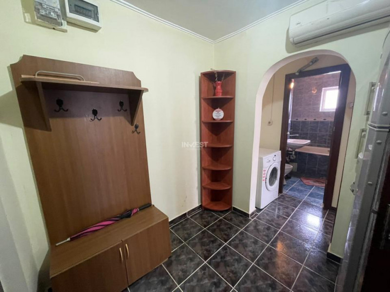 Apartament 2 camere decomandat-Podul de Fier-etaj intermediar