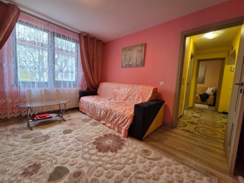 Apartament de 3 camere, decomandat, zona Piata Voievozilor-Alexandru cel Bun