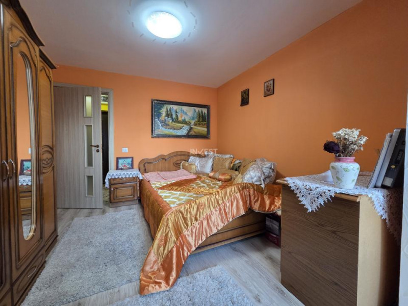 Apartament de 3 camere, decomandat, zona Piata Voievozilor-Alexandru cel Bun