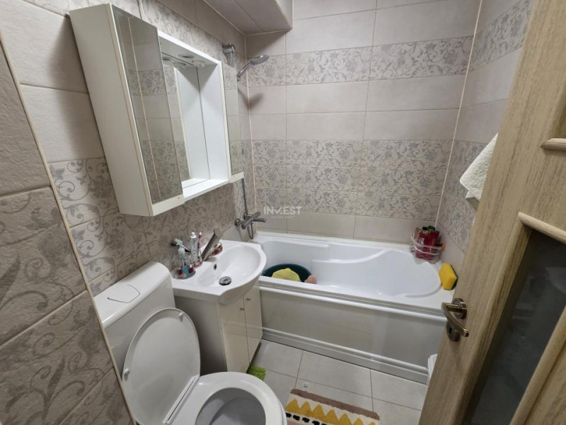 Apartament de 3 camere, decomandat, zona Piata Voievozilor-Alexandru cel Bun