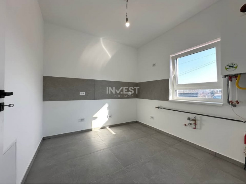 CASA INDIVIDUALA - 3 CAMERE - 2 BAI - 350 MP TEREN - langa Scoala Vorovesti
