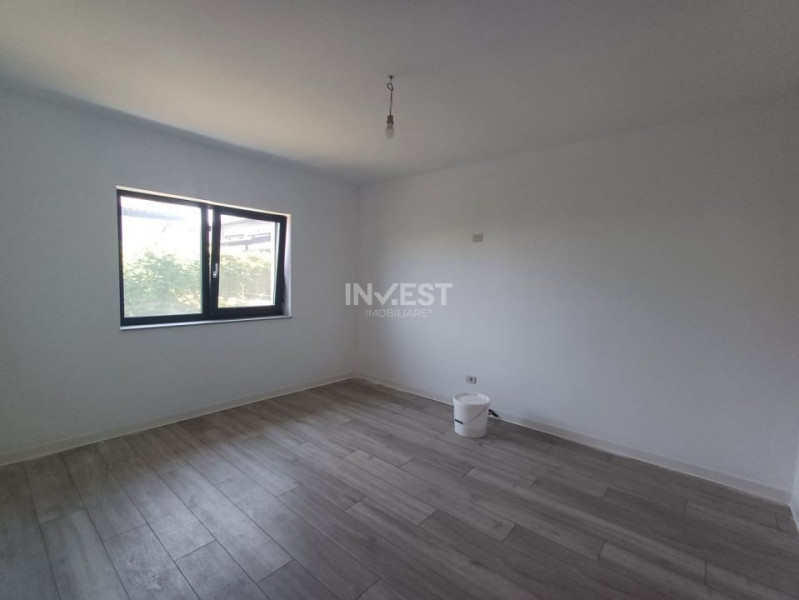 CASA INDIVIDUALA - 3 CAMERE - 2 BAI - 350 MP TEREN - langa Scoala Vorovesti