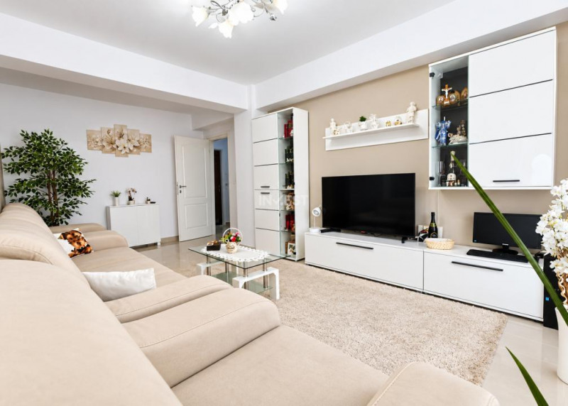 2 camere decomandat, mobilat si utilat, 2 locuri parcare, lift, boxa.
