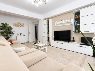2 camere decomandat, mobilat si utilat, 2 locuri parcare, lift, boxa.