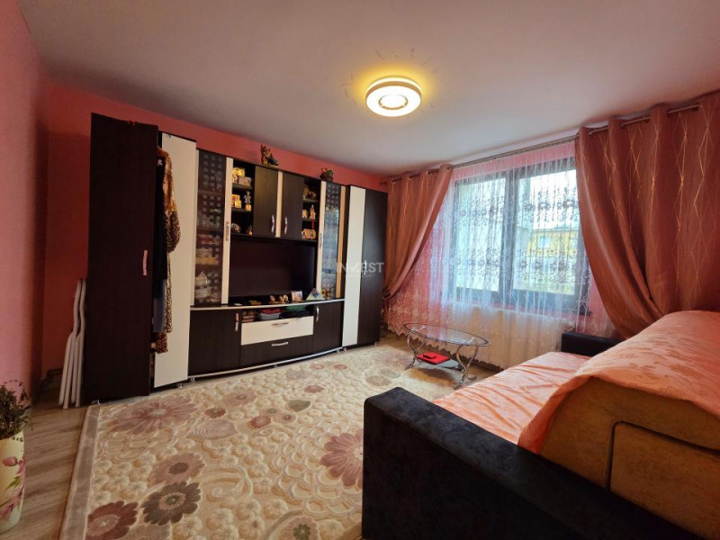 Apartament de 3 camere, decomandat, zona Piata Voievozilor-Alexandru cel Bun