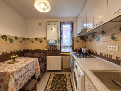 Apartament de 3 camere, decomandat, zona Piata Voievozilor-Alexandru cel Bun