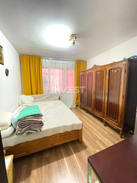 Apartament de vanzare cu 3 camere, decomandat, zona Piata Nicolina, Iasi