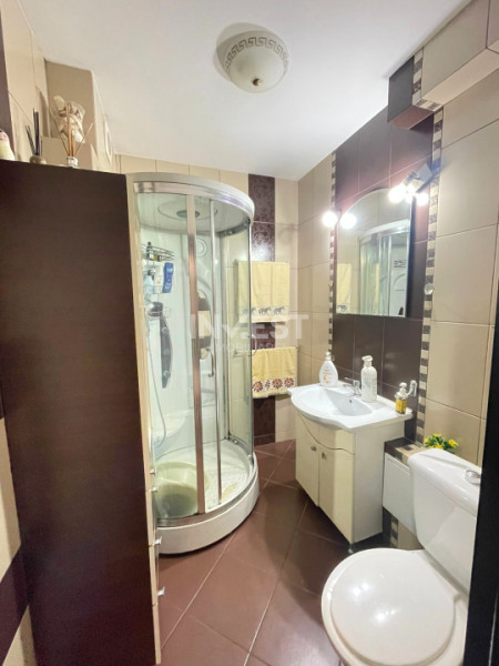 Apartament de vanzare cu 3 camere, decomandat, zona Piata Nicolina, Iasi