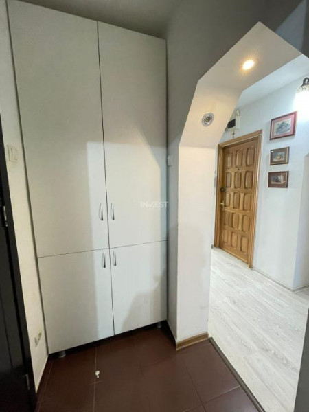 Apartament de vanzare cu 3 camere, decomandat, zona Piata Nicolina, Iasi