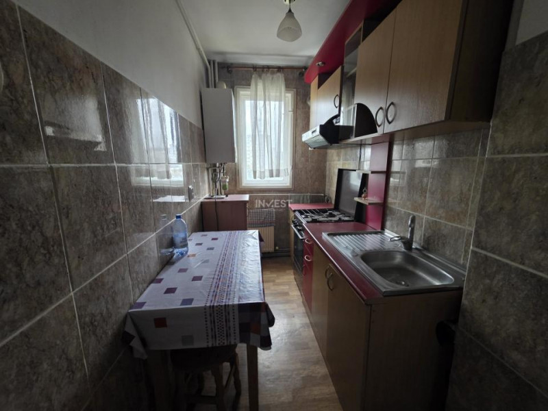 Apartament 2 camere, etaj intermediar, Piata Alexandru cel Bun